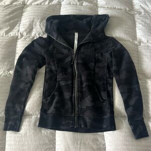 Lululemon scuba full zip hoodie in black camo: size 6 (fits like a 4)